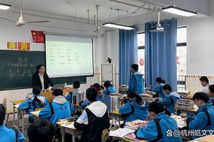 邮报：尤文、纽卡等队有意菲利普斯，为囧叔效力对球员很有吸引力